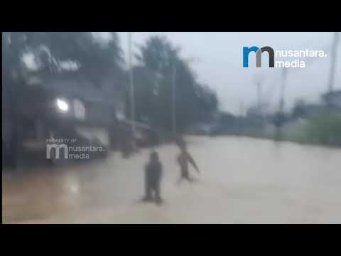 Banjir Rendam Jalan dan Pemukiman di Pandeglang - Banten