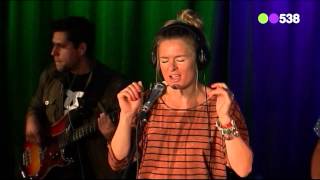 Sandra van Nieuwland - Hunter (live bij Evers Staat Op)