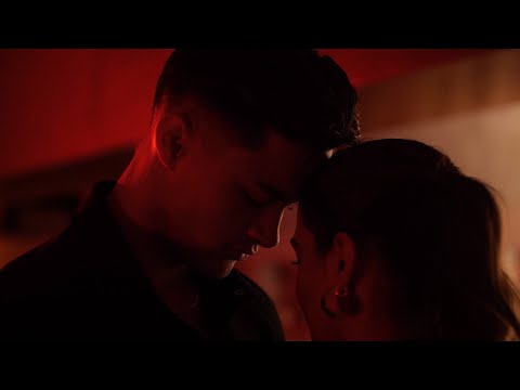 Essiyas - Run Away (Official Video)