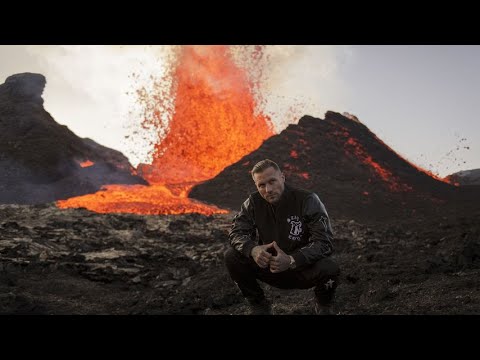 Kontra K dreht ein Musikvideo während eines Vulkanausbruchs