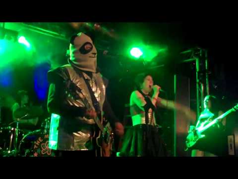 The Maybenauts - Girl Fight - Live at the Cubby Bear