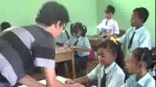 preview picture of video 'Liburan mengajar. forIndonesia. SDN 8 Barurejo, Banyuwangi ~kelas origami.'