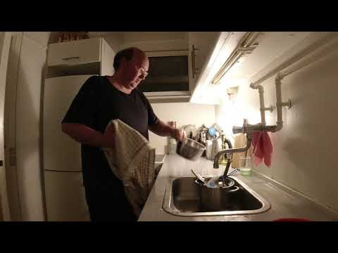 MongoTV_5734 - TAGER 2 STORE LUKSUS SVINEKOTELETTER FRA IRMA UD AF FRYSER TIL FREDAG