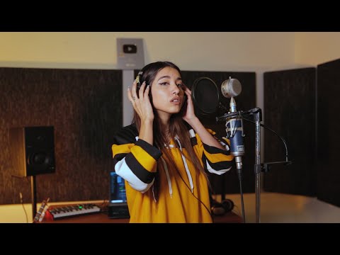 Maria Becerra - Tú Me Lo Haces Fácil (Acoustic Version)