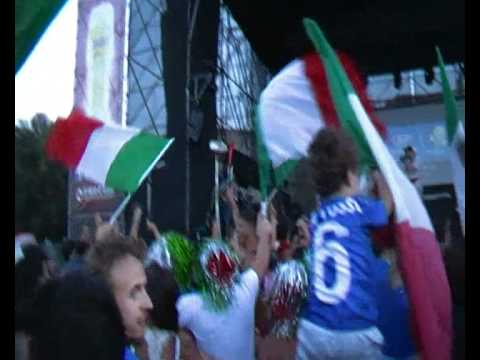 spagna - italia finale euro 2012 ( bari maxischermo popopopopop )