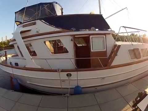 Fuel dock Universal Trawler