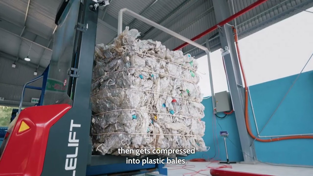 Vòng tuần hoàn của chai nhựa | From Bottle to Bottle - Cơ sở thu hồi vật liệu (MRF) ở Bình Định