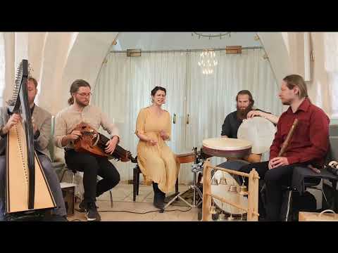 Rundt pal Gulvet   Auroq + Mia Guldhammer