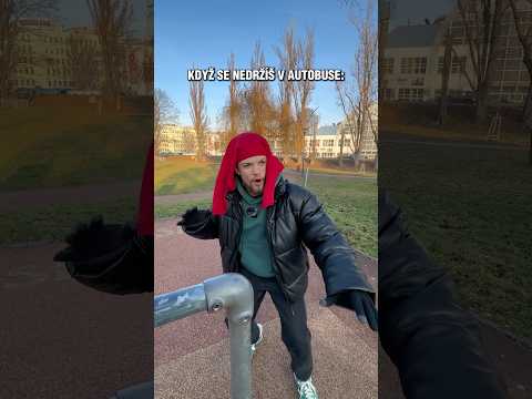 Mamka surfovala v autobuse! 🏄🏽‍♀️