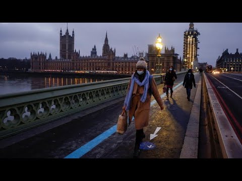 英格蘭進入新的鎖定期,變種肆虐。 (England goes into new lockdown as variant rages)