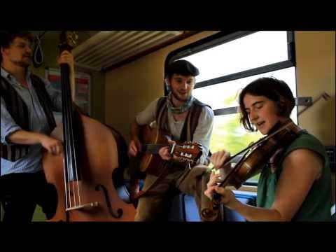 Bleib' steh'n, alte Dampflok / Pastoi Paravos - SchaffnerInnen ScoutingTrain Orkestar