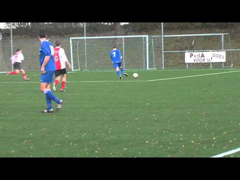 Rene Zwamborn scoort voor SSV65 tegen Kapelle