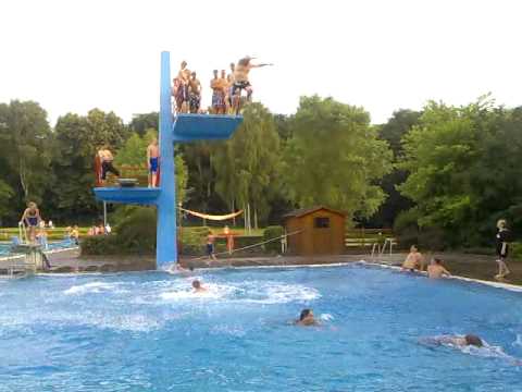 Lensahn Poolparty Bombenhagel