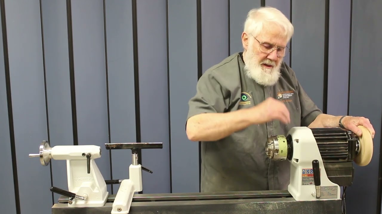 Fitting a chuck on the wood lathe