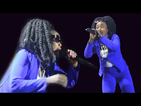 Nyamunyonyi song  hit maker Lady Joan excited her fans in a concert#mukigatv