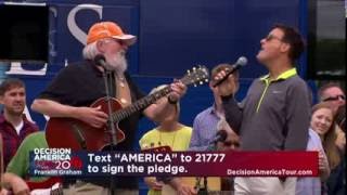 Charlie Daniels, Michael W. Smith Sing &#39;Amazing Grace&#39; | Decision America Tour