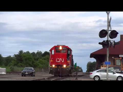 Canadian National GP40R 3133 idling and switching at New Berry Michigan with an awesome P5!