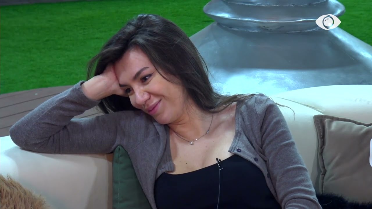 “Si i ka sytë? Çfarë të pëlqen më shumë te ai?”/ Jozi e ngacmon, ja si përgjigjet Ola