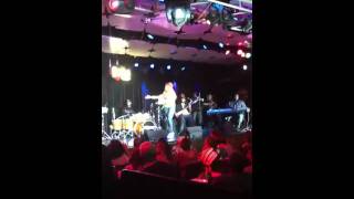 Kaitlen Howard performs (mother) Miki Howard hit song &quot;Baby