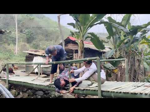 The bamboo bridge has been improved to make travel more convenient and safer.