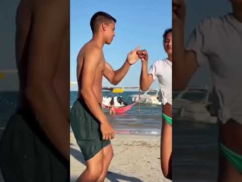 Casal Dançando Na Praia Musica João Gomes