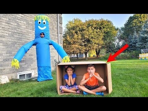 Heidi and Zidane play with big inflatable toys Fun outdoor activities