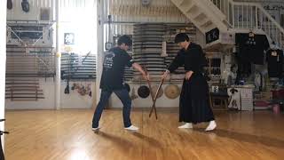 Re: [討論] 五步以外，槍比刀快，五步以內....