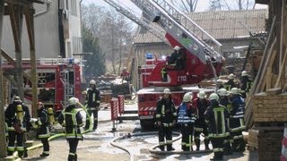 preview picture of video 'Brand im Sägewerk: Dachstuhl von Wohnhaus zerstört in Zeil am Main'