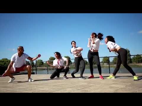 #Aankh marey !! Can't stop dancing to \Aankh Marey\ even in Australia