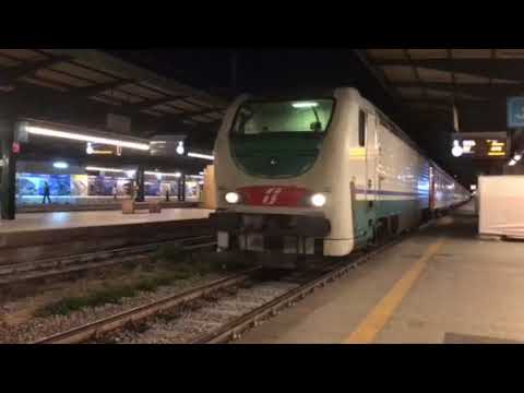 IC 705 in partenza dalla stazione di Bari Centrale