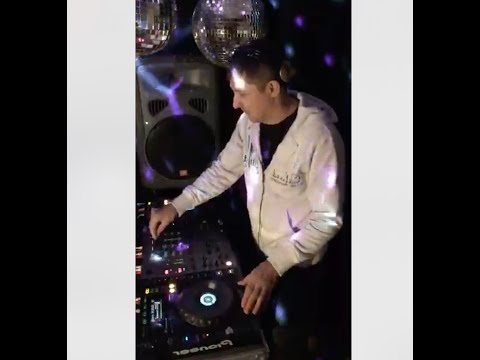 Dj OLi - Let the Music play! (2000 Year's House Mix)