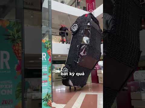 Họ Mang Chiếc BMW Bóng Bay Từ Tầng 3 Xuống