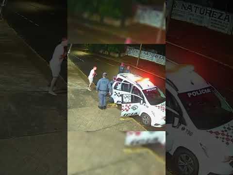 mostra as consequências de um acidente de trânsito em Araçatuba, São Paulo,