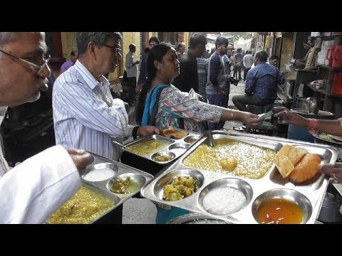 Chitto Babur Dokan | Khichdi Payesh(Sweet)Veg Curry Chatni Beguni Papad | Kolkata Deckers Lane Video