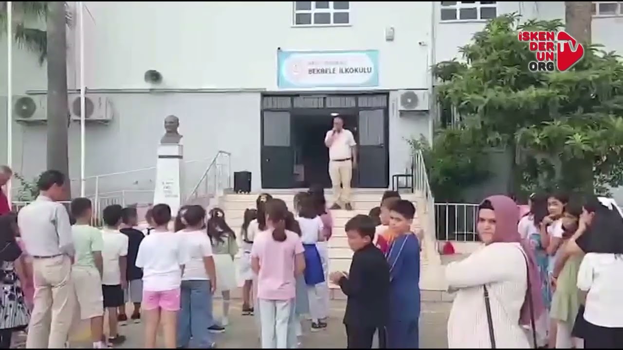 Bekbele İlkokulu Öğrencilerine Karne Hediyesi Top Dağıtıldı