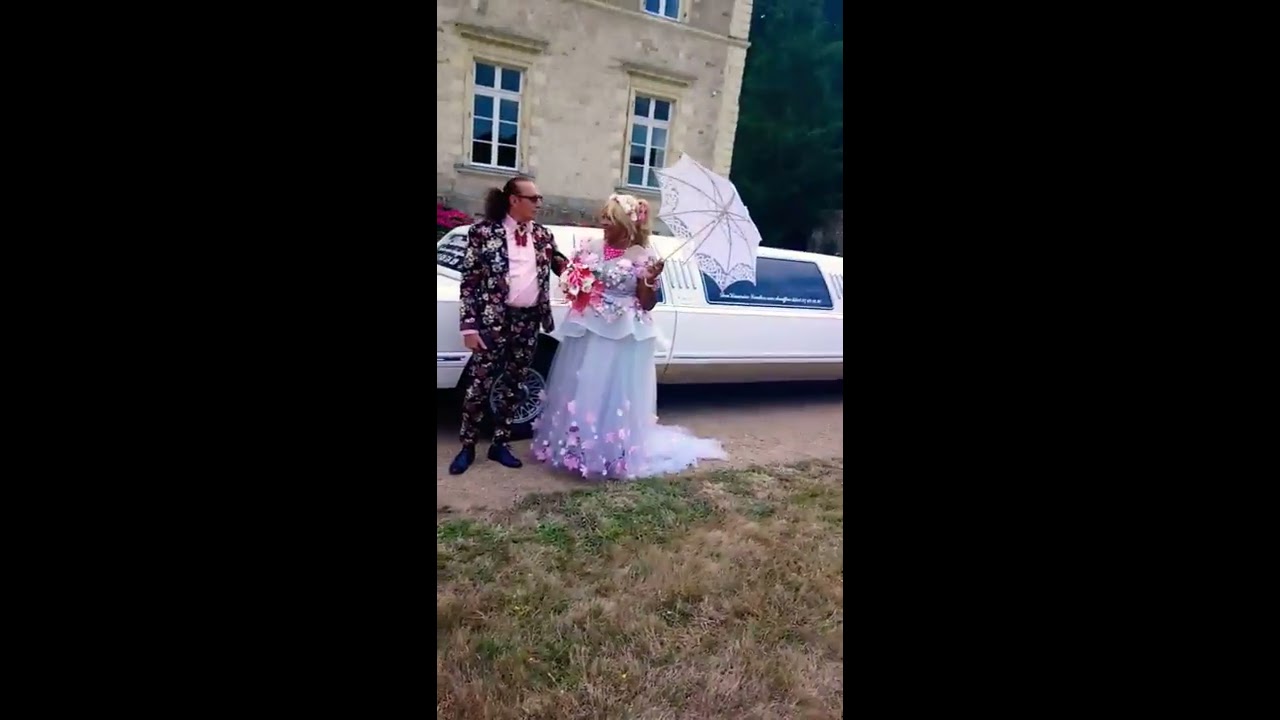NOCES DE CORAIL DE RESY YANDO. DESCENTE DE LA LIMOUSINE AU CHÂTEAU #resyrenouvellementdevœux