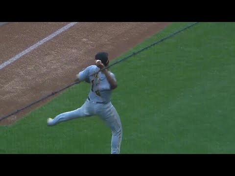 Ke'Bryan Hayes Makes One Of The Best Plays You Will Ever See | Pirates vs. Cardinals (June 27, 2021)