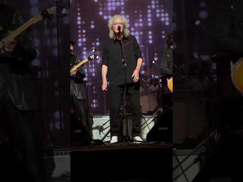 Brian May singing "Hello, Mary Lou" James Burton & Friends feat. Ronnie Wood & more, London 04 June