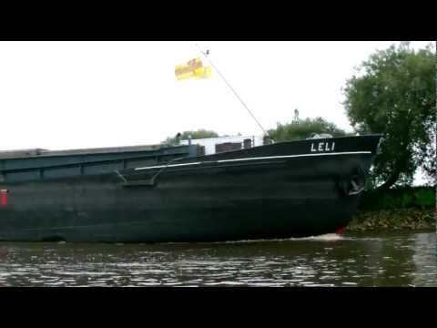 Vorbeifahrt Binnenschiff Leli GMS 03310498 zu Barg auf der Hunte beim WSA in Oldenburg
