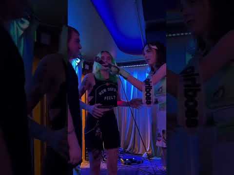 I still cant believe these lovely humans spent $1400 on food/concert/plane tickets just to see me ?!