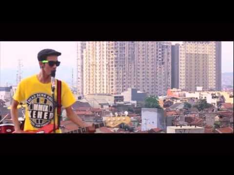 CRAZY AMANDA - NEGERI KU NEGERI KITA (OFFICIAL VIDEO)