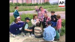 RUSSIA: ST PETERSBURG: HOMELESS YOUNGSTERS TURNING TO DRUGS