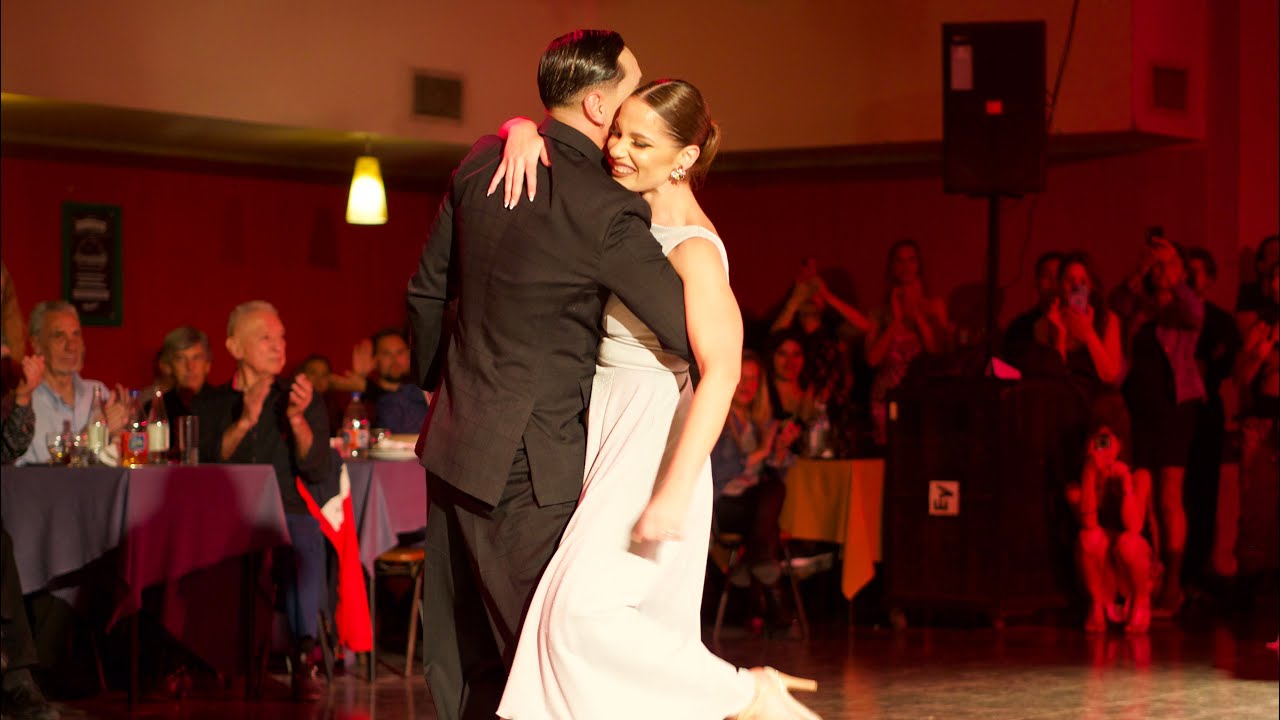 曲目三｜优雅的尽头是Vals！💃 Suyay Quiroga y Jonny Carvajal 💃🎵Cuatro Palabras-Biagi