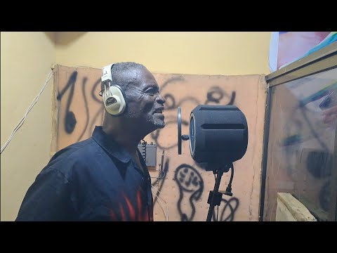 Last song of Aseibu Amanfi is  whe me biem with his son Odehyie Keff 