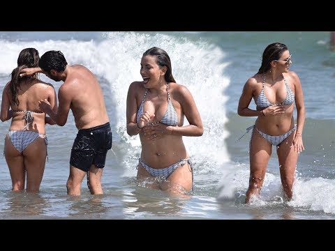 download lagu mp3 mp4 Eva Longoria En Bikini, download lagu Eva Longoria En Bikini gratis, unduh video klip Eva Longoria En Bikini