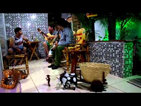 MENINO DA PORTEIRA COM BERRANTEIRO