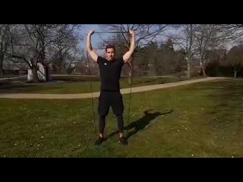 Dřep s tlakem pomocí odporové gumy | suchá příprava pro plavání s Marcelem Roztočilem | ARENASHOP.CZ