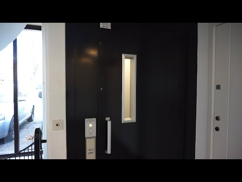 Original 1974 KONE traction elevator without inner doors @ Magasingränd 4, Skellefteå, Sweden