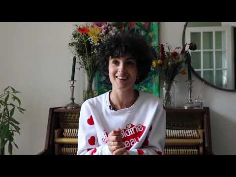 Barbara Pravi : Interview "Tu préfères" - Eurovision France