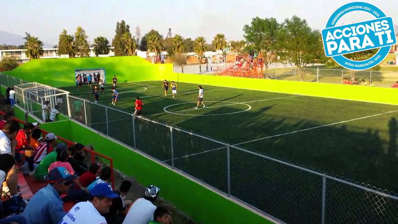 Inauguración de cancha para futbol rápido con empastado sintético.